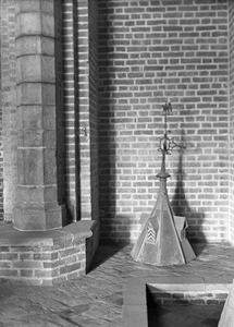82689 Interieur van de Domtoren (Domplein) te Utrecht: model van de torenspits in de Egmondkapel.